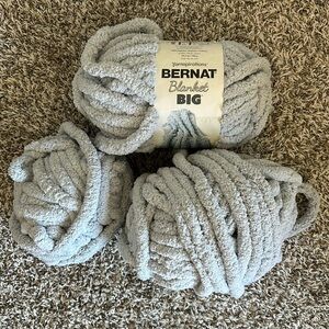 Bernat blanket big yarn misty gray lot